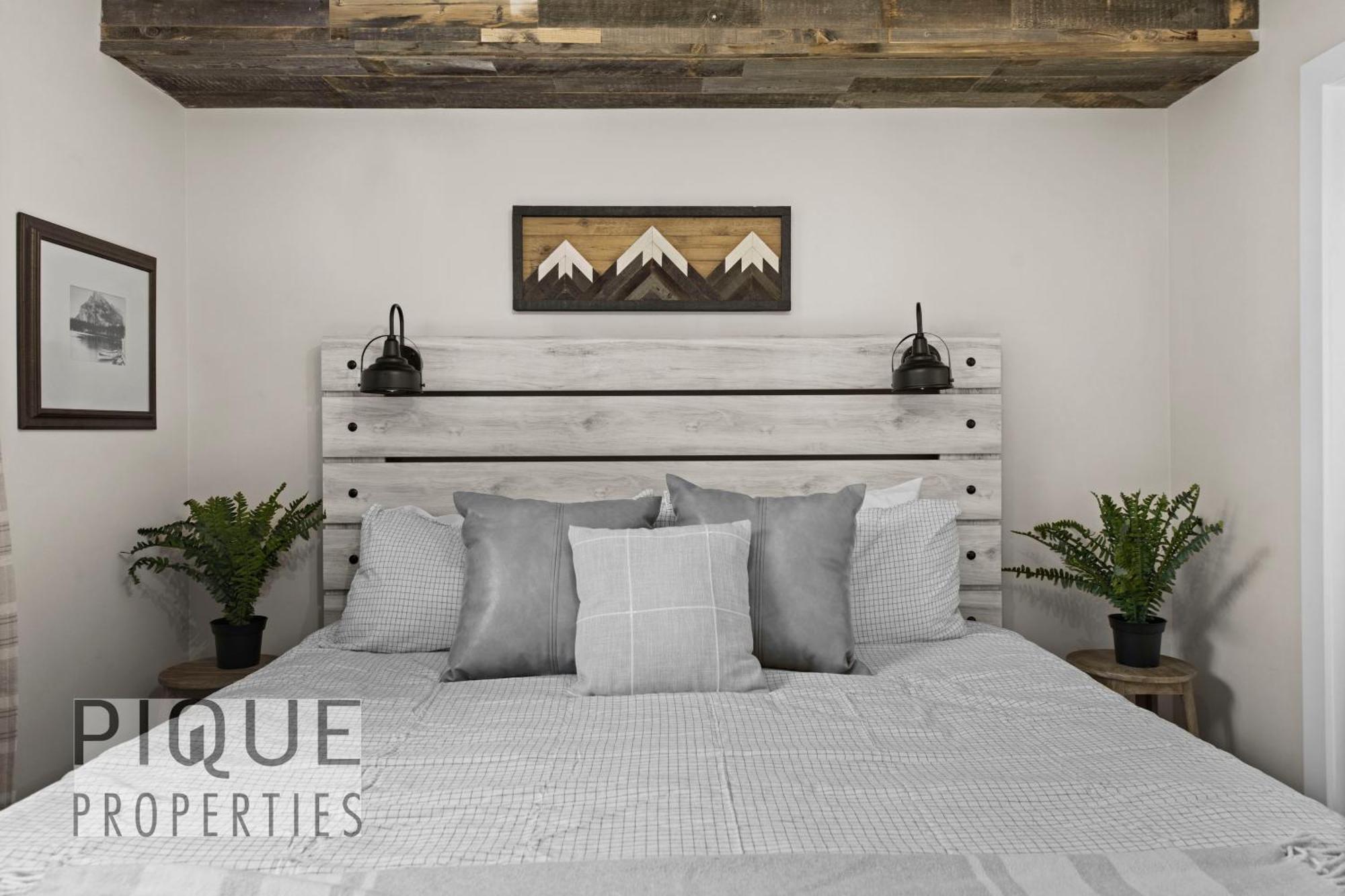 Mystic Mountain Chalet, Heated Outdoor Pool & Hot Tub, Free Parking, Fast Wifi! 캔모어 외부 사진